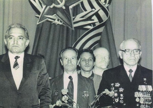 Д. Н. Пенязьков в президиуме торжественного мероприятия (первый справа) Гомельского политехнического института. 1990-е гг.